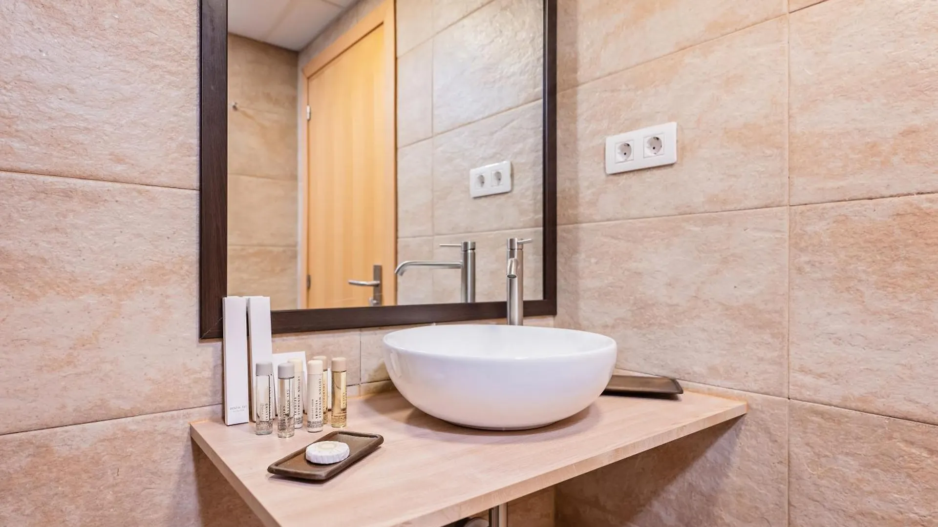 Sweett - Carrer Fira Apartment Barcelona Spain